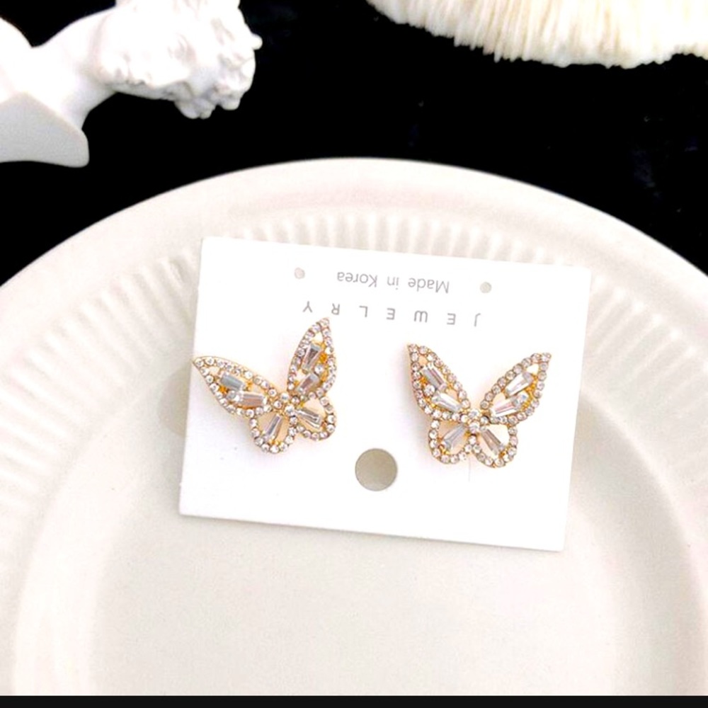 Beautiful butterfly earrings. Artificial rhinestone with alloy inlay. NWT